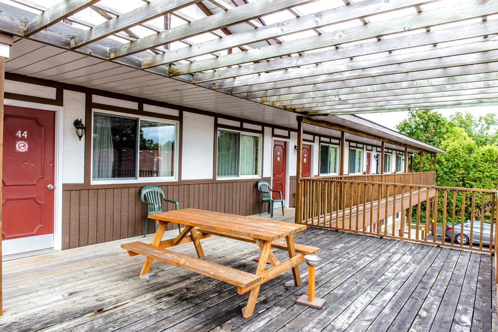 Cedar Lodge Motel Goderich Extérieur photo